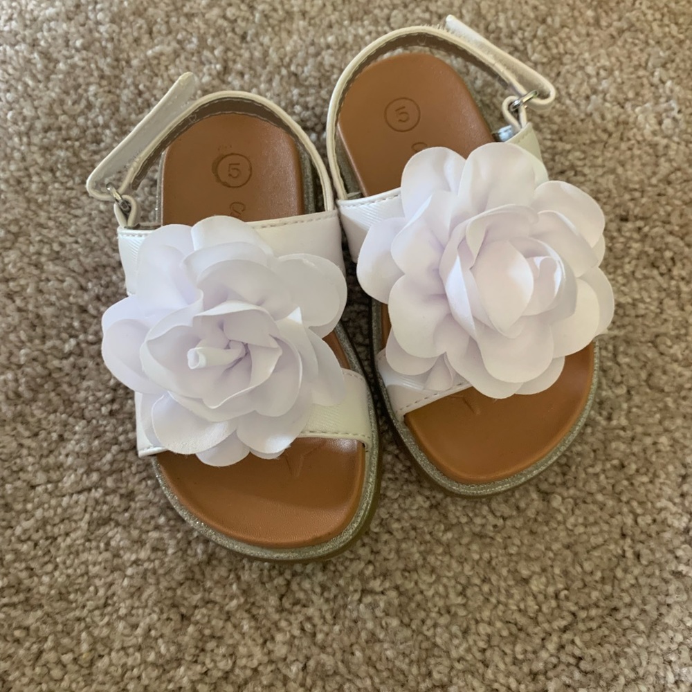 Cat and Jack toddler size 5 white flower shoes
